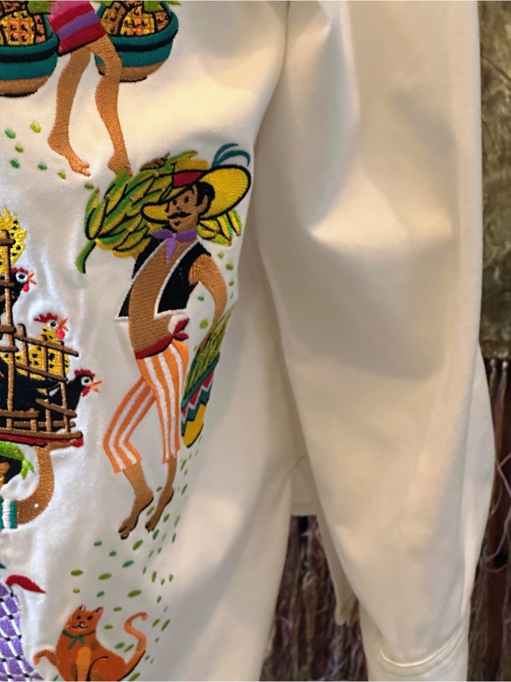 Bob Mackie White Embroidered Market Scene Blazer - Picture 6 of 9